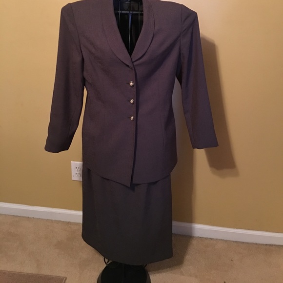 2pc  Kasper skirt and jacket suit - Picture 4 of 4